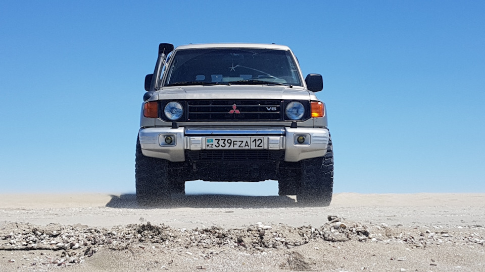 Mitsubishi Montero V45W