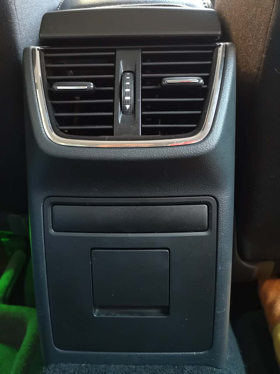 Заводская комплектация Style — задняя панель с инвертором, 2017 м.г. — Skoda Octavia A7 Mk3