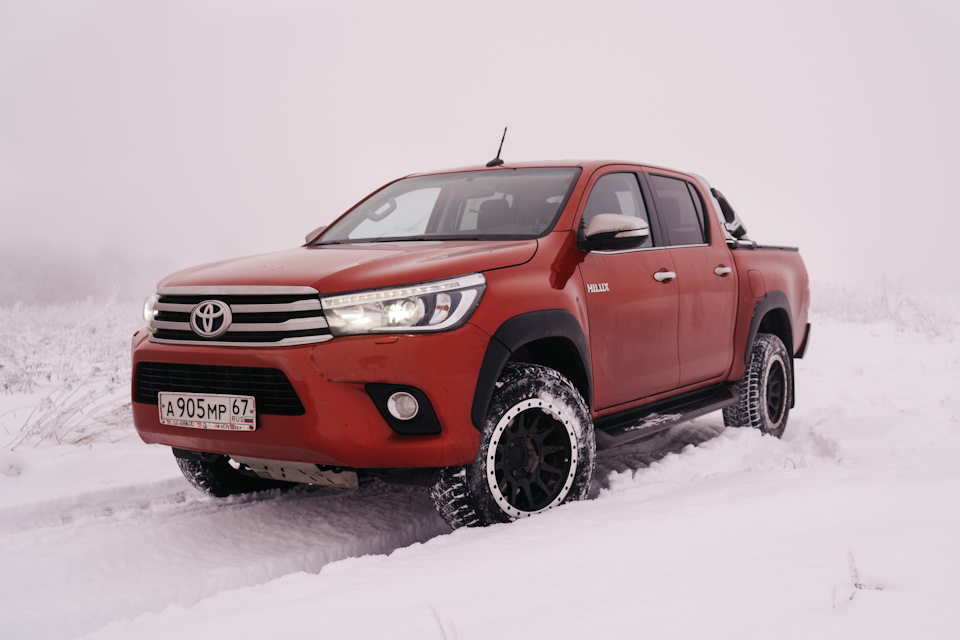 Фото в бортжурнале Toyota Hilux (8G)