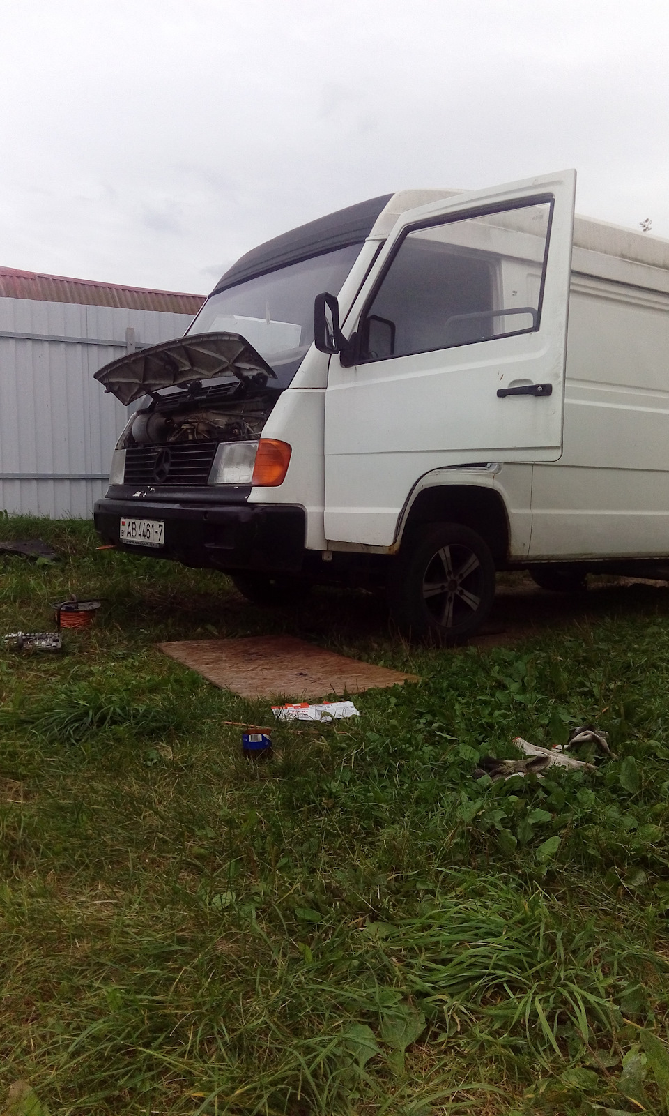 Photo from the logbook Mercedes-Benz MB100