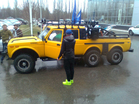 В колонне приехал и вот такой вот Грувер 6х6. — Lada Kalina wagon (2G)