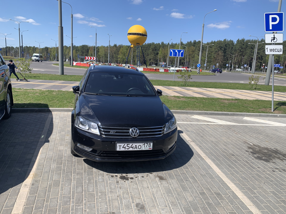 Стекло сразу же и поставили — Volkswagen Passat Variant (B7)