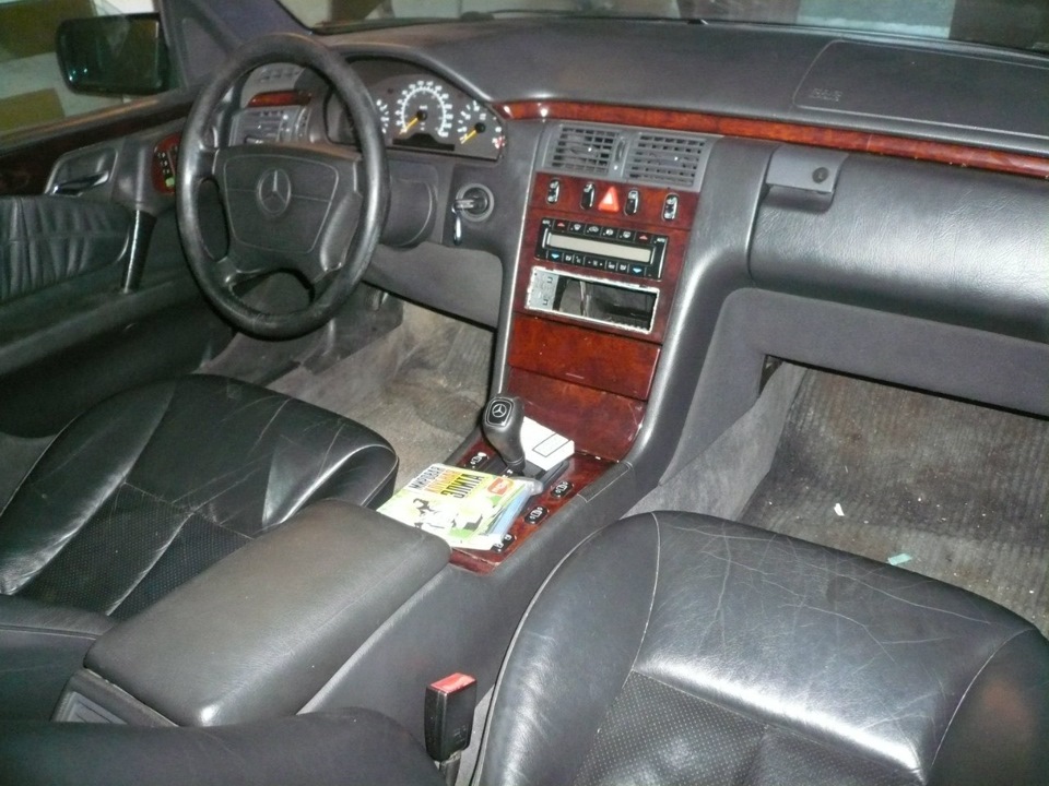 Фото в бортжурнале Mercedes-Benz E-Class (W210)