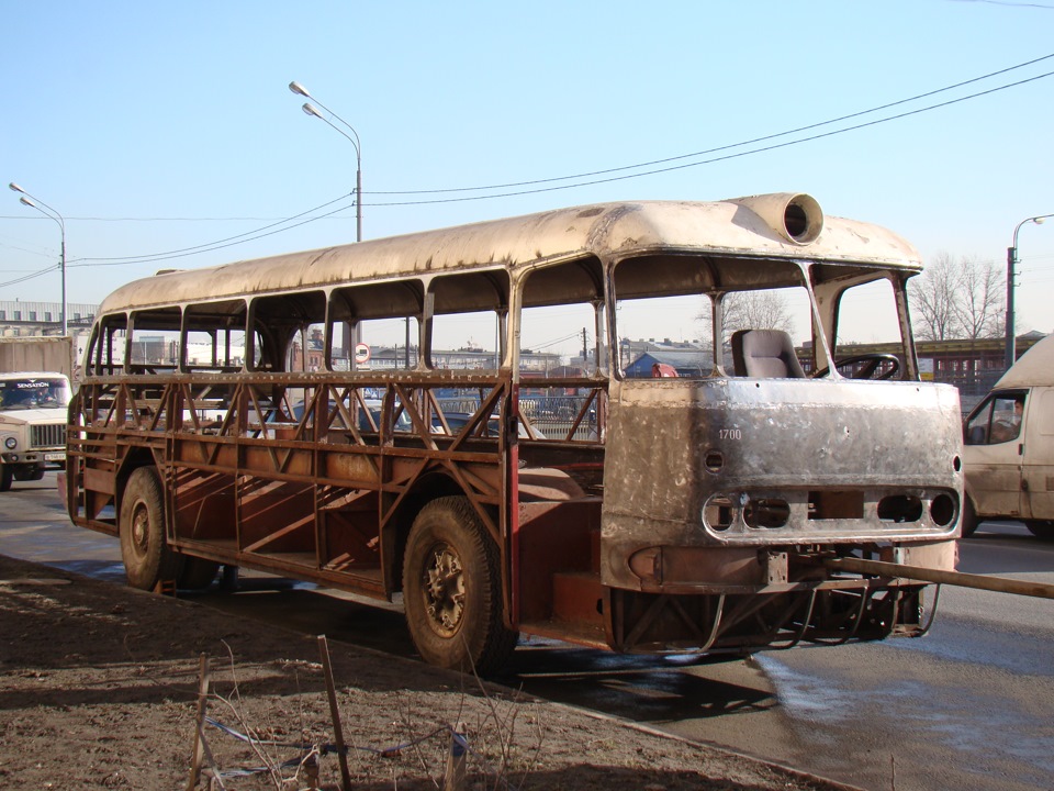 Ничего особенного, в культурной столице и не такое по дорогам ездит. — Ikarus 55 Lux