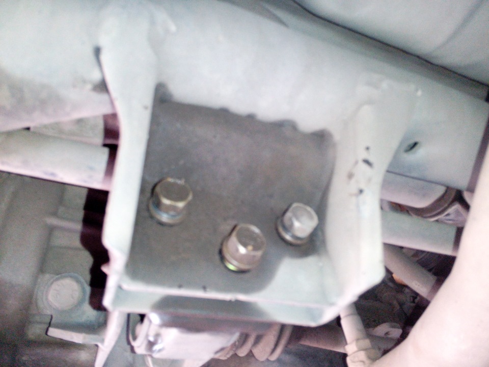 крепление подушки — Hyundai Accent (2G)