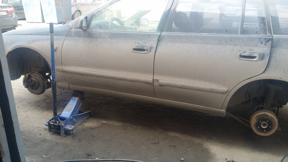 в работе — Toyota Carina E