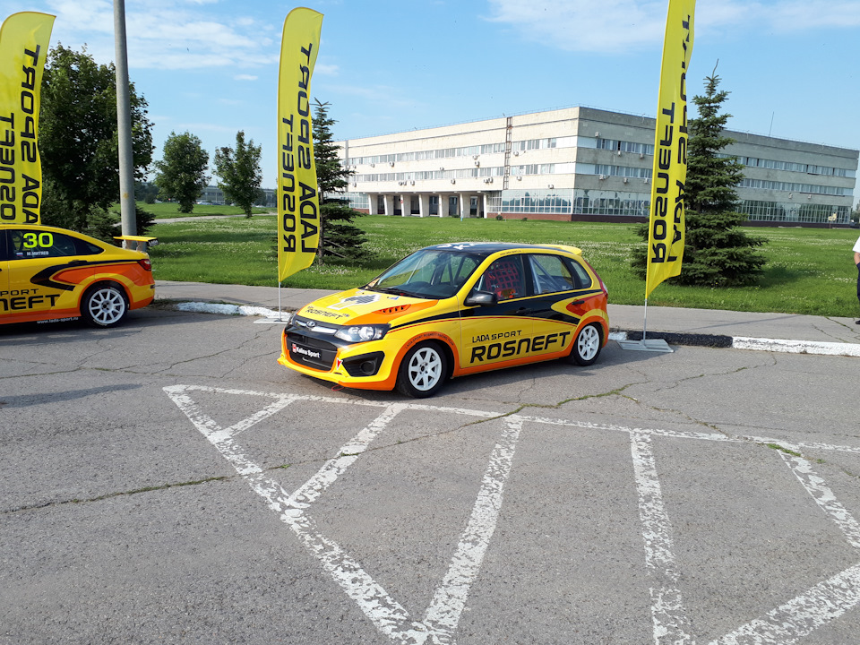 Калина НФР команды Лада Спорт — Lada Калина Хэтчбек (2G)