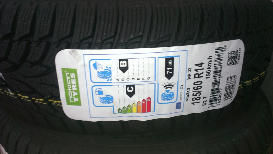 новая резина — Volkswagen Polo Hatchback Mk4F. Запчасти на фото: Nokian Tyres WR D3