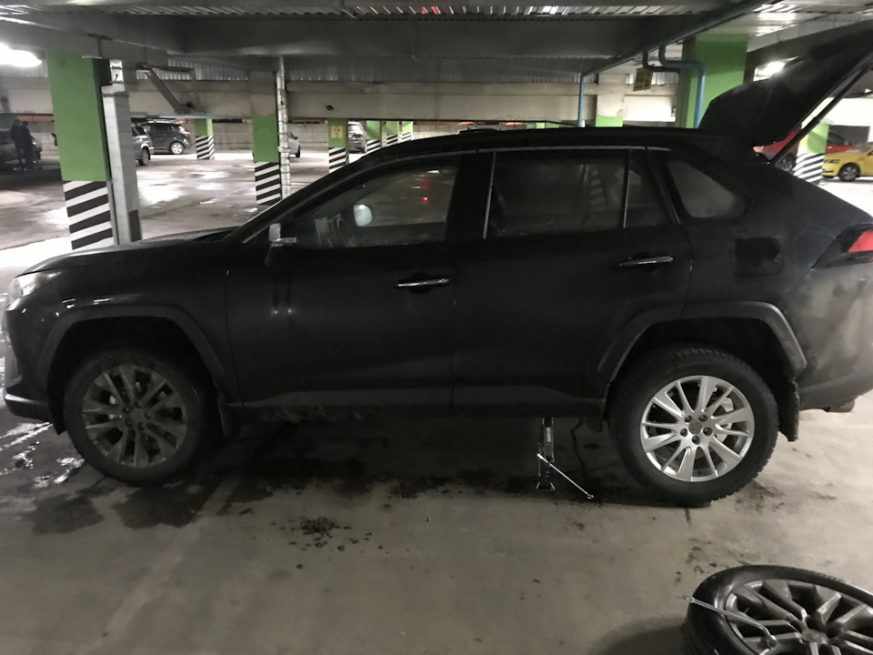 Фото в бортжурнале Toyota RAV4 (5G)