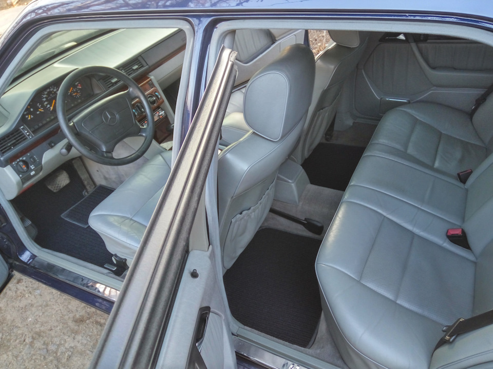 Фото в бортжурнале Mercedes-Benz E-Class (W124)