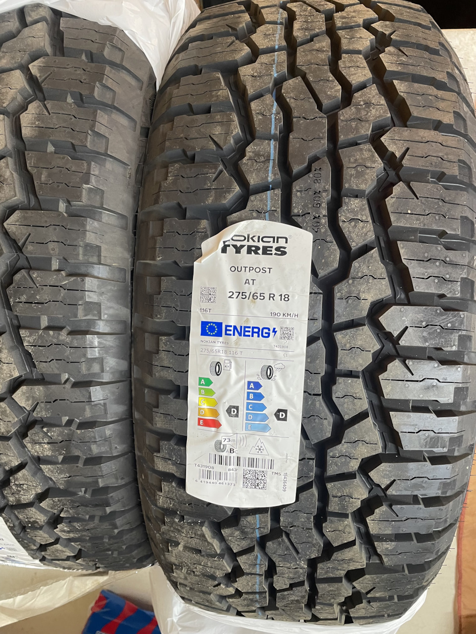 Фото в бортжурнале Toyota Land Cruiser Prado 150-series. Запчасти на фото: Nokian Tyres Outpost AT 275/65R18