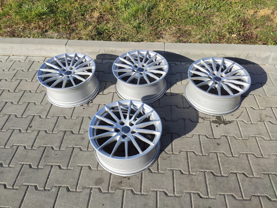Фото в бортжурнале Skoda Octavia Combi A7 Mk3