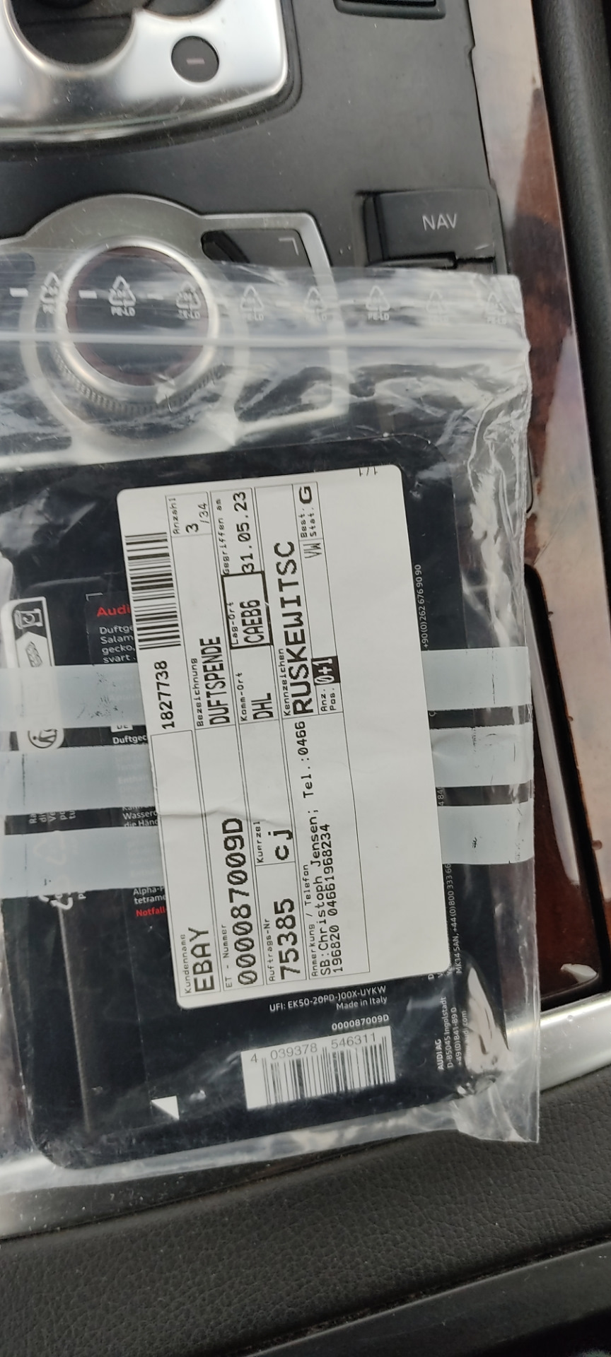 Photo from the logbook Audi A8 (D3). Found on photo: 000087009D