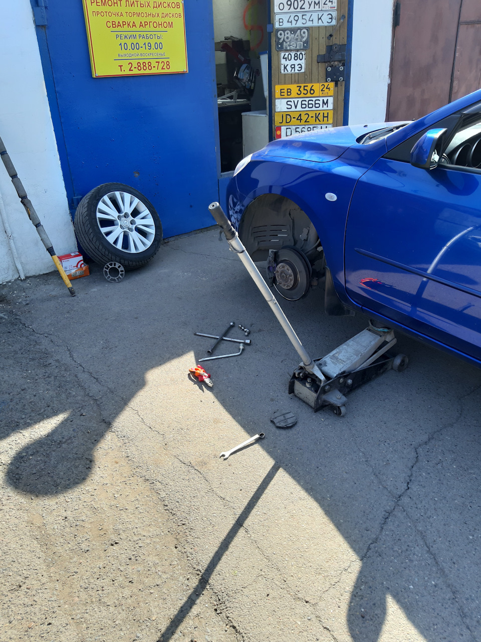 Процесс — Mazda 3 (1G) BK. Запчасти на фото: T288B, EB356