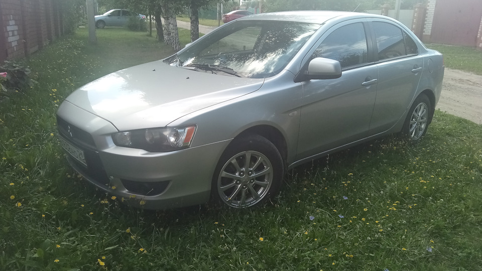 Mitsubishi Lancer Серебристый Пепелац