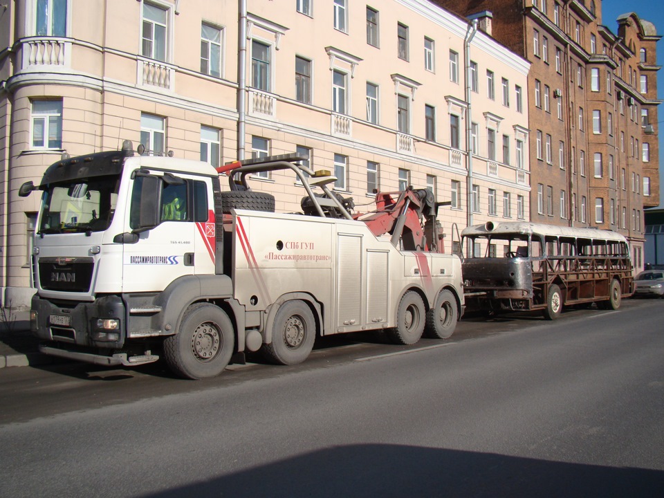 Процессия на Обводном канале. — Ikarus 55 Lux