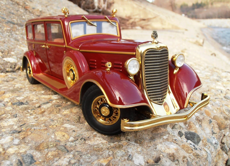 希少　サンスター　DELUXE TUDOR　1/18 キャデラック 1934 Cadillac Deluxe Tudor Last emperor of China — SunStar