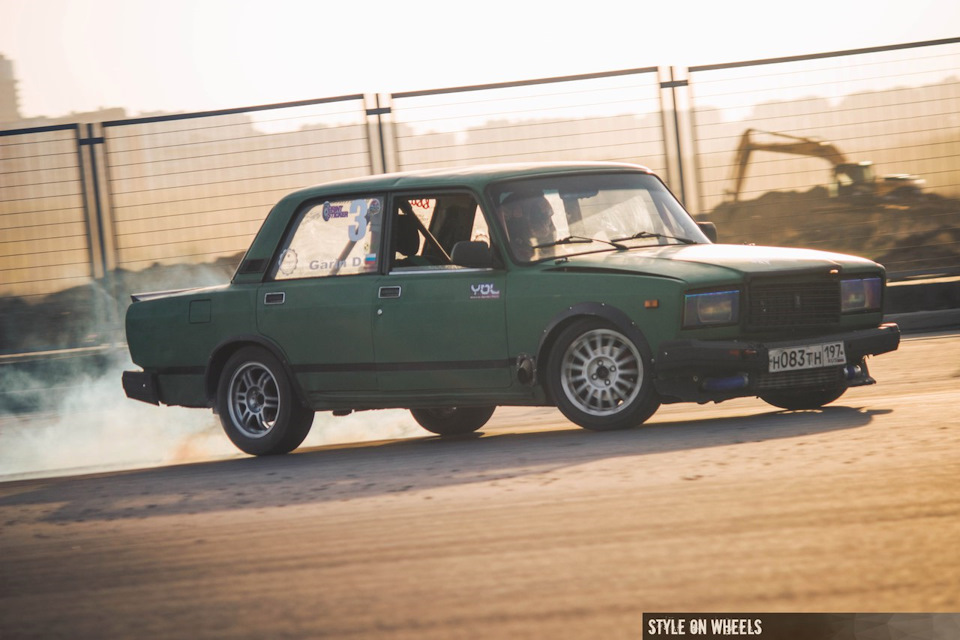 Ну точно на авку машины — Lada 21073