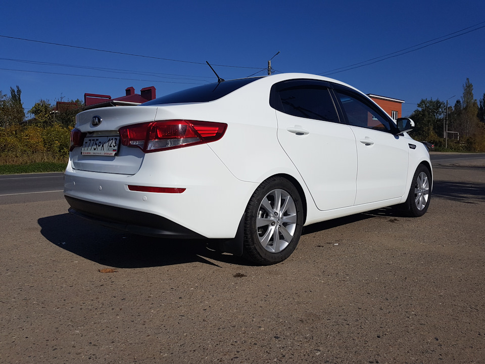 Вид с зади — KIA Rio (3G)