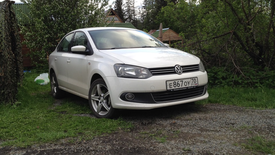 Volkswagen Polo Sedan "Белый Хайтлайнер"