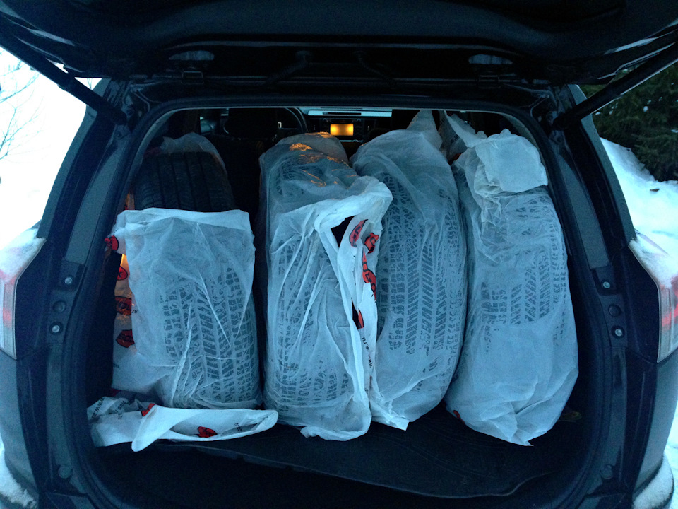 Фото в бортжурнале Toyota RAV4 (IV)
