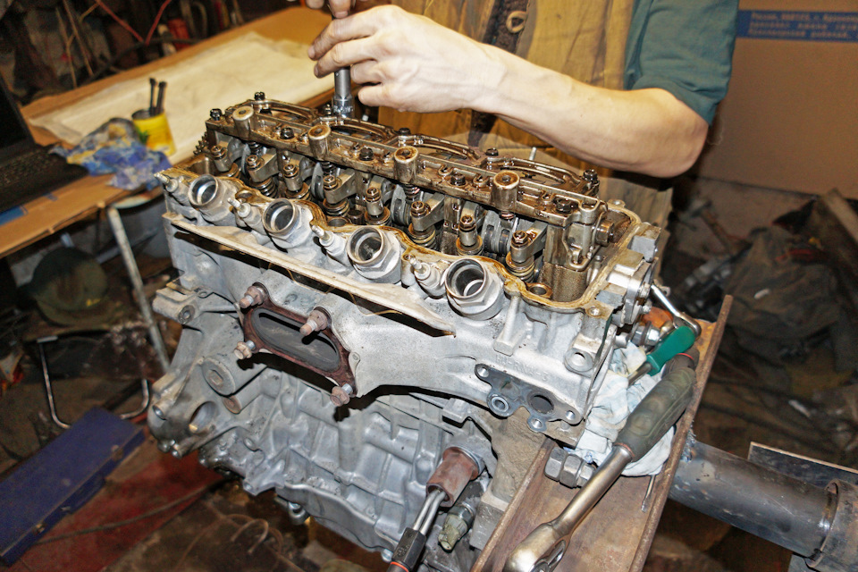 Откручиваем болты ГБЦ. — Honda Civic Hatchback (8G)