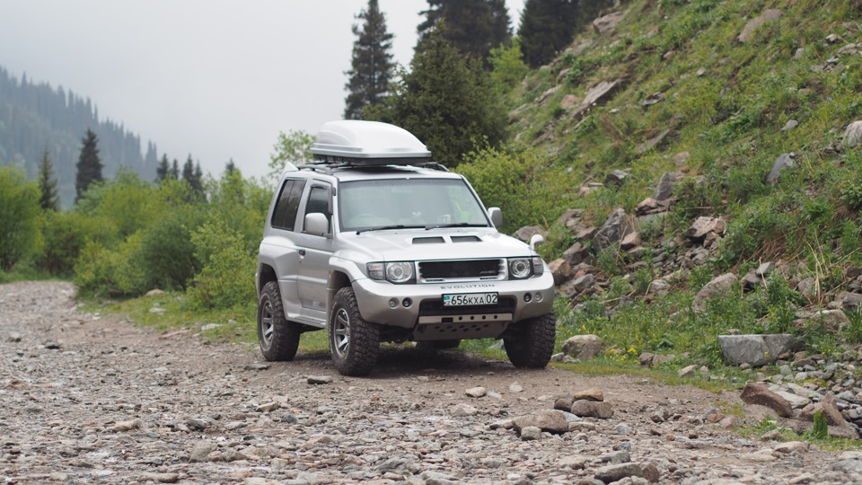 Mitsubishi Pajero Evolution <Silver Sonic>