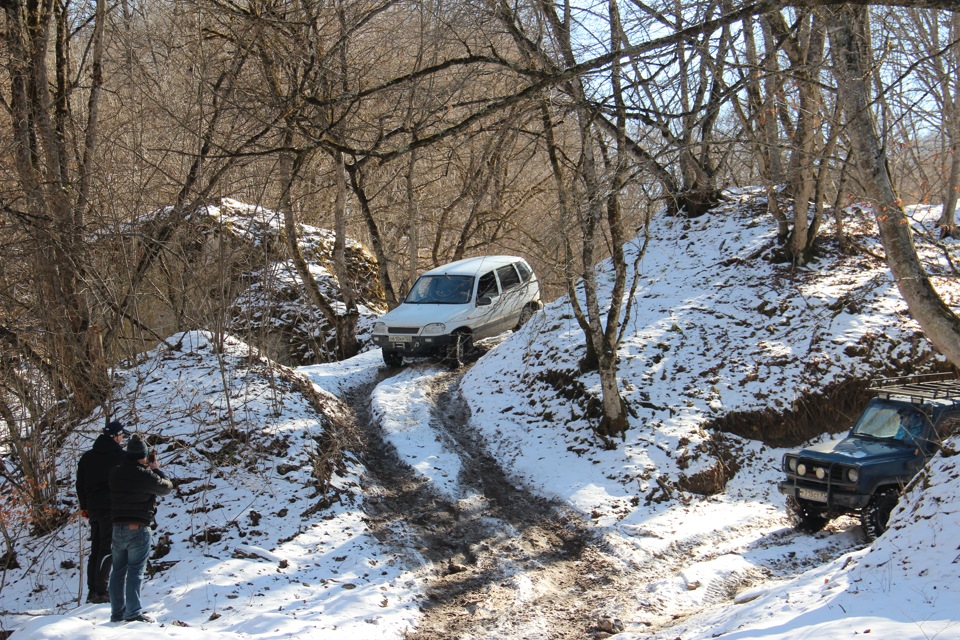 Даже в горах соблюдаем ПДД. — Mitsubishi L200 (4G)