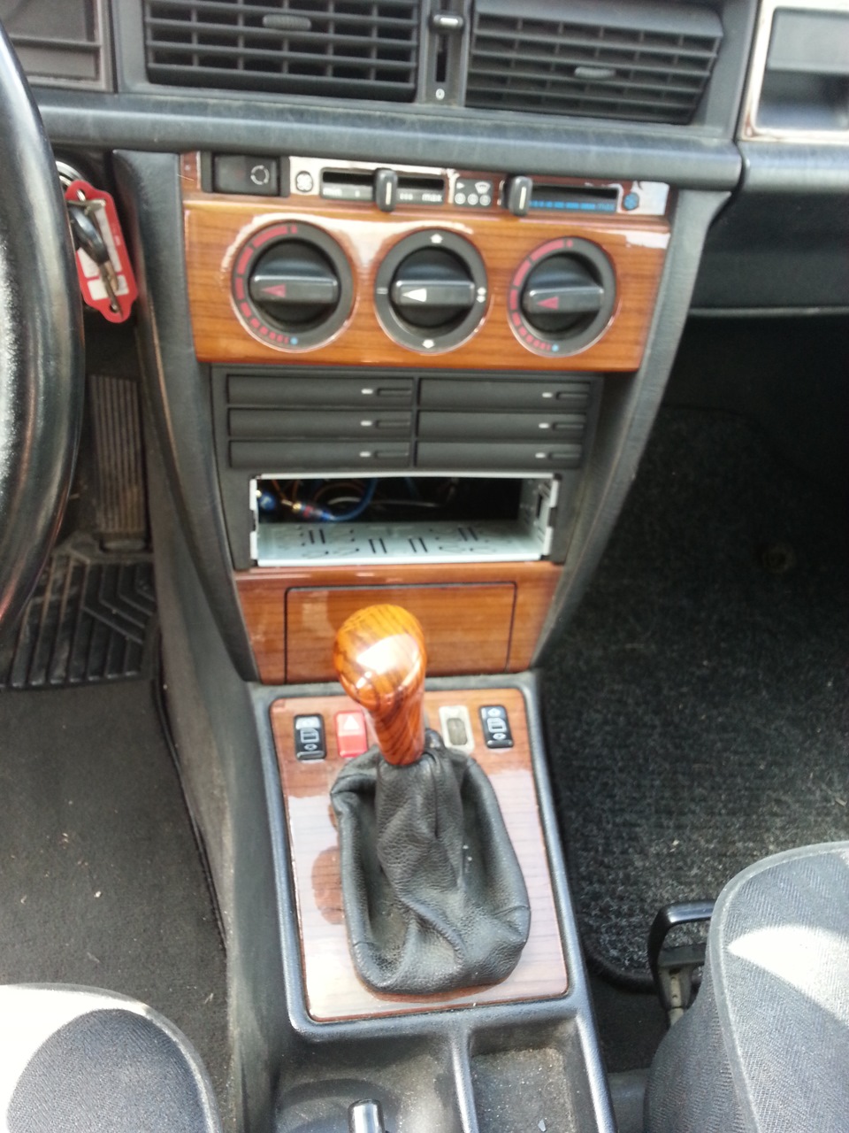 Фото в бортжурнале Mercedes-Benz 190 (W201)