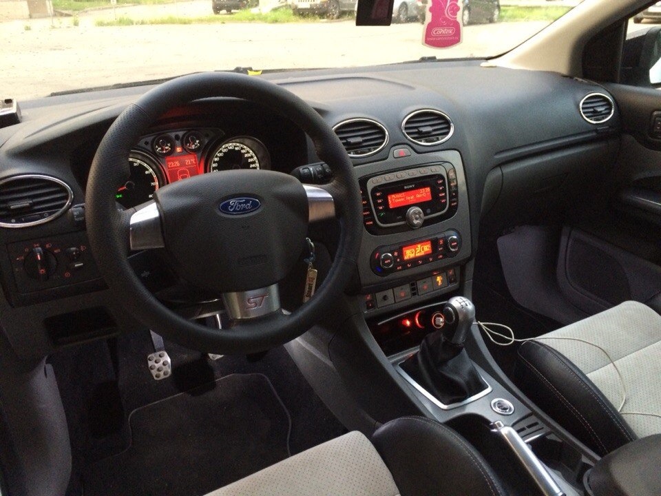 Общий план салона — Ford Focus Hatchback II