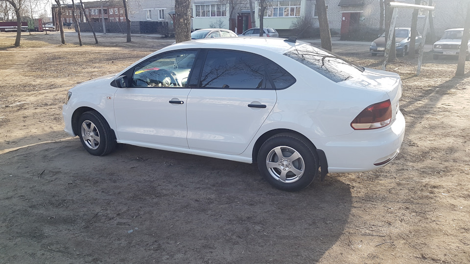 Volkswagen Polo Sedan Белый Poloвец