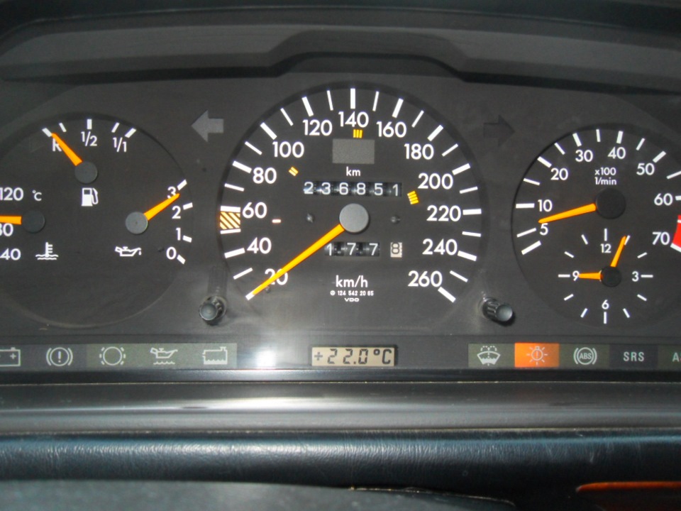 Фото в бортжурнале Mercedes-Benz E-Class (W124). Запчасти на фото: 991071