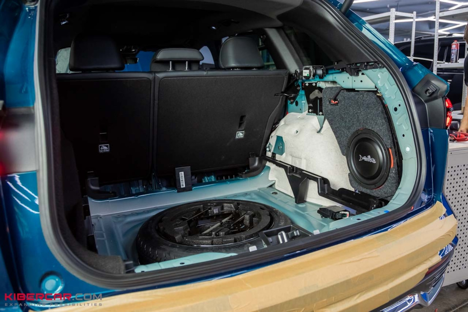 И вот финальный вид пока еще без облицовки — Geely Monjaro