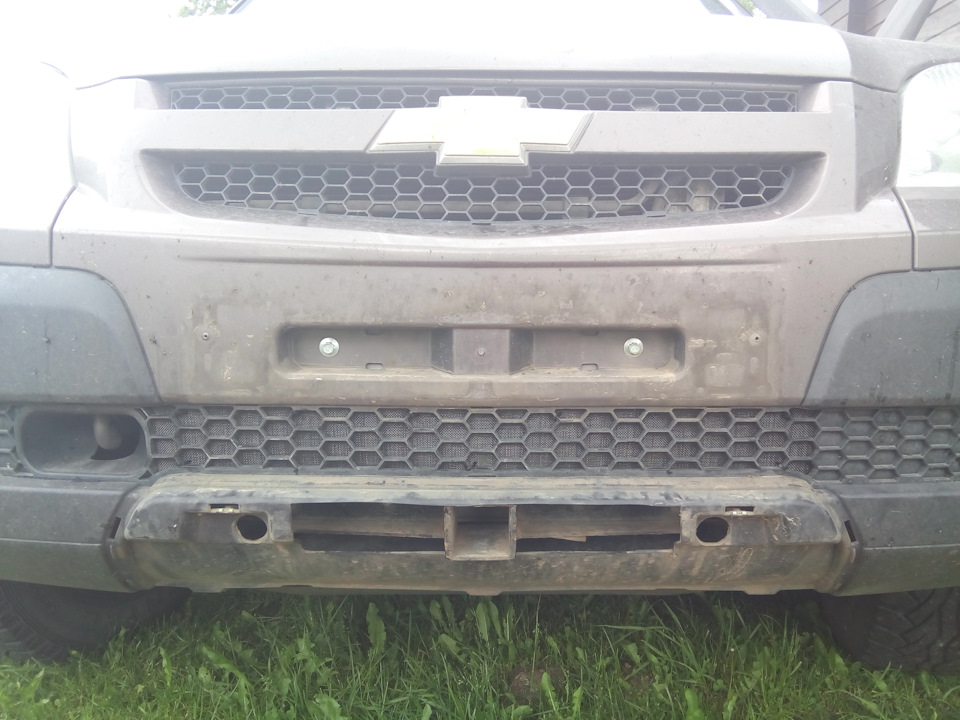 Нижняя установлена, верхняя нет — Chevrolet Niva (1G)