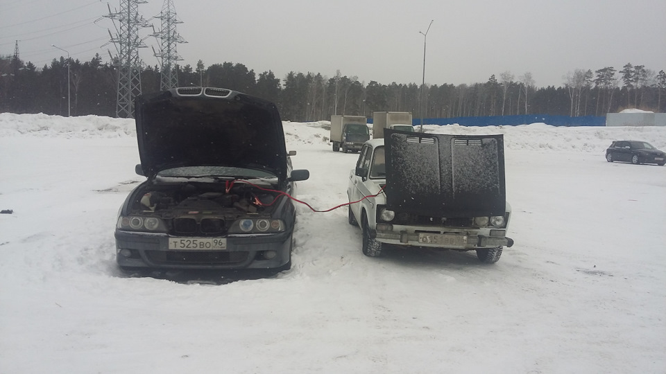 … так простояли около часа, удобно, когда есть вторая машина ахаха — BMW 5 series (E39)