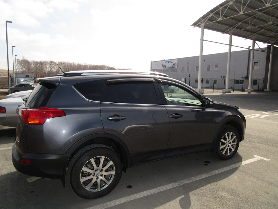 Фото в бортжурнале Toyota RAV4 (IV)