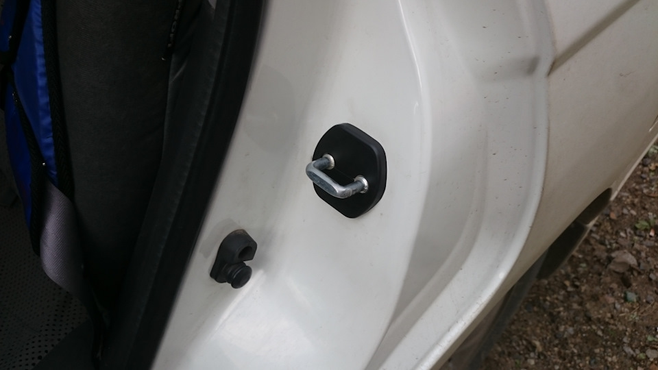 На месте — Nissan Avenir (2G)