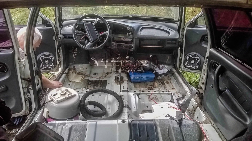 Моем, пылесосим. — Lada 2114