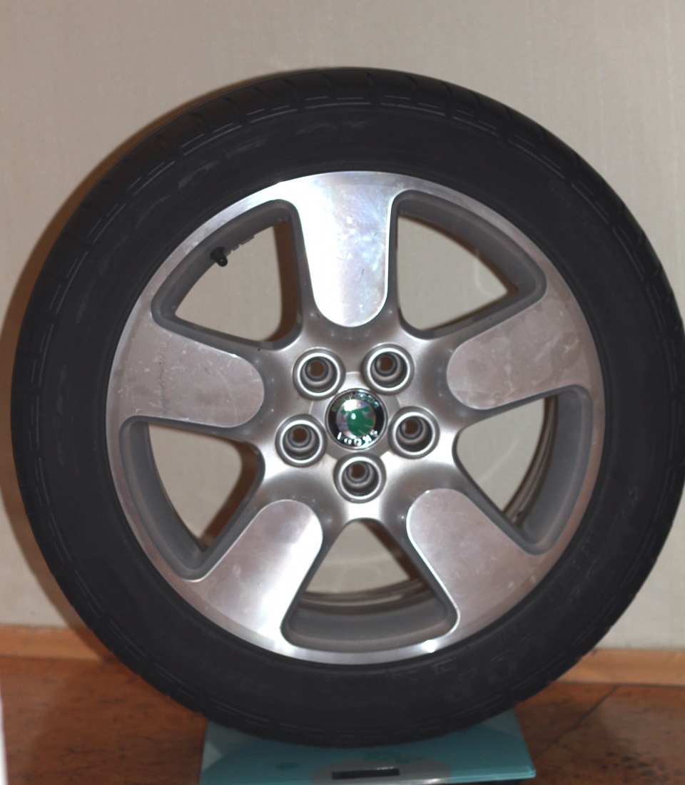 Штатное колесо R17 225/50. — Skoda Octavia Scout A5 Mk2
