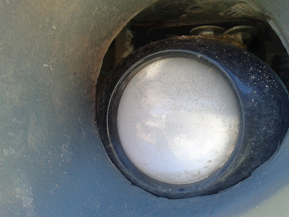 Китайское Г. Через неделю запотели, внутри вода. Светили сразу плохо, т.е. никак. Отражателя нет. лампа H3 — ГАЗ Газель