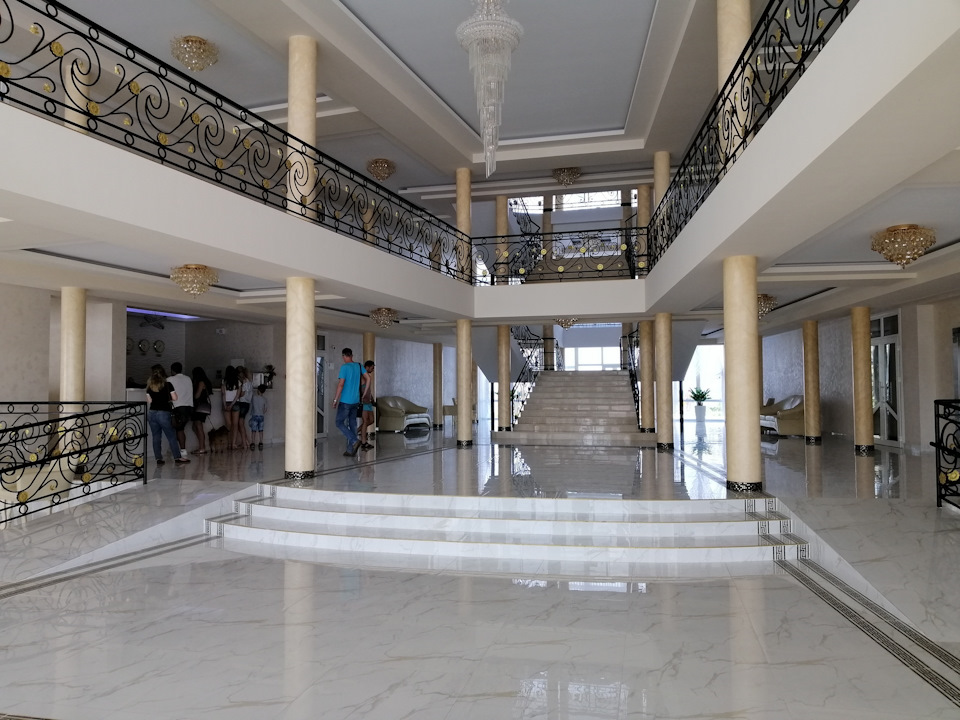 Отель Панорама, Panorama Hotel, г.Бердянск, июнь 2019г — KIA Soul EV (2G)