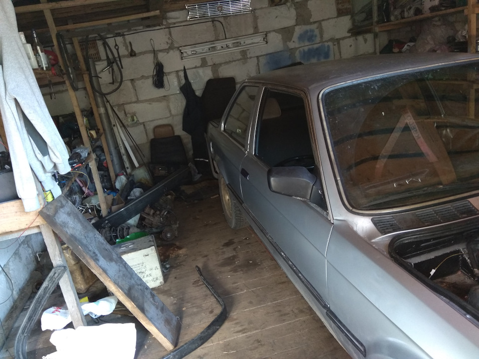 Photo from the logbook BMW 3 series (E30)