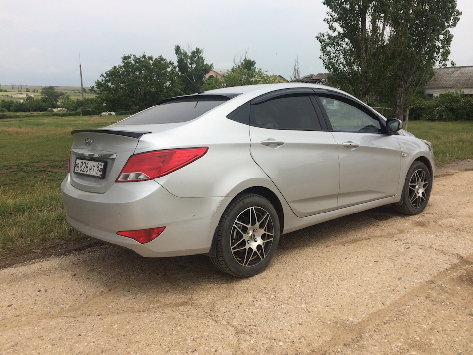 8. — Hyundai Solaris (1G). Found on photo: 5826482