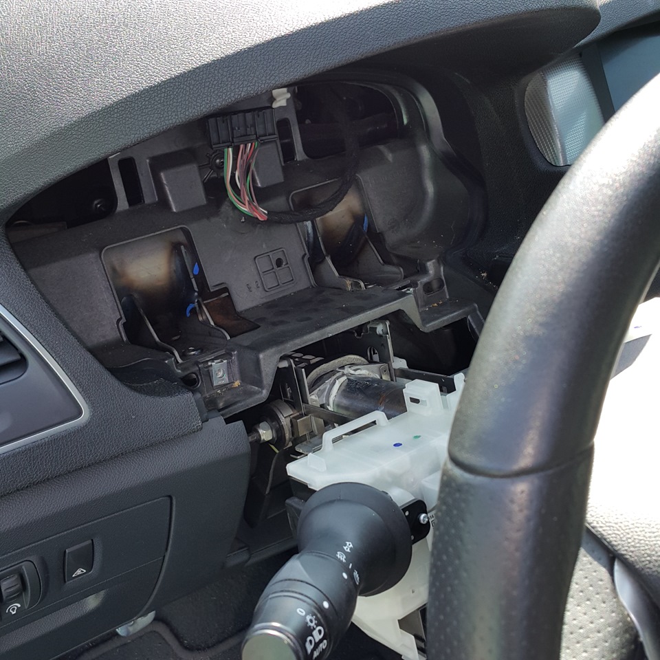 Щиток снят — Renault Laguna III