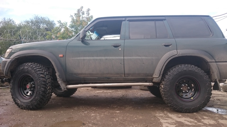 Был приятно удивлён, колеса встали почти без переделок. — Nissan Patrol GR II (Y61)