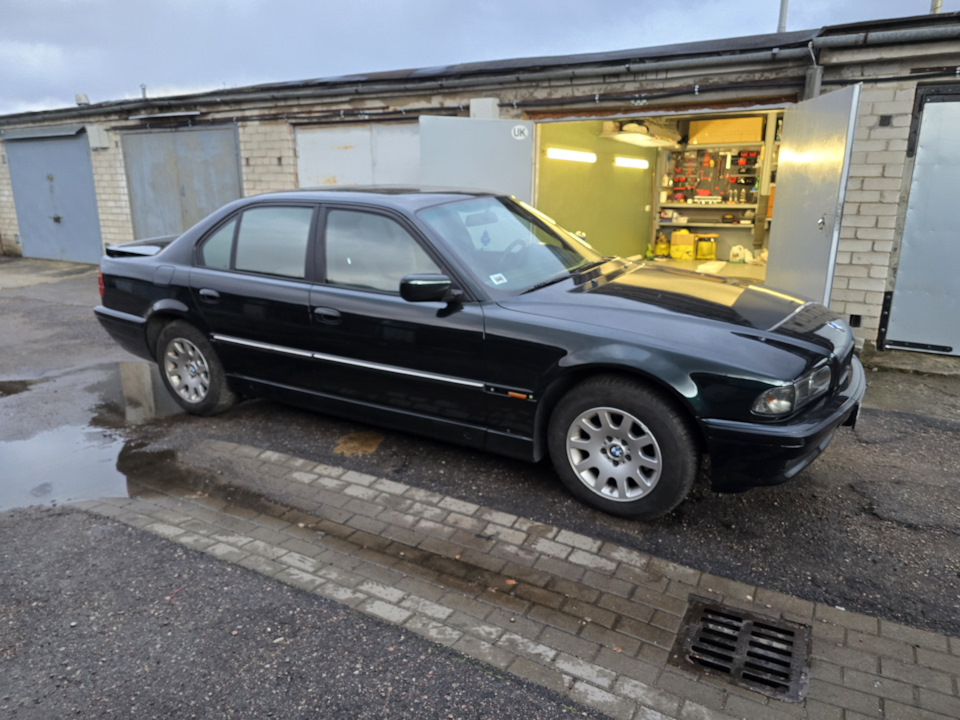 Фото в бортжурнале BMW 7 series (E38)