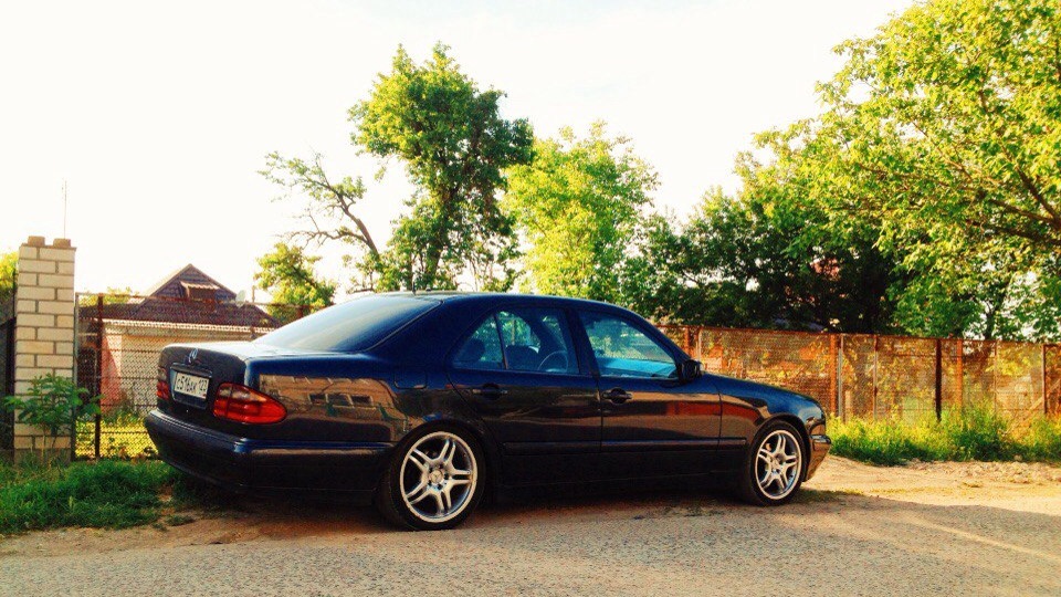 Mercedes-Benz E-Class W210
