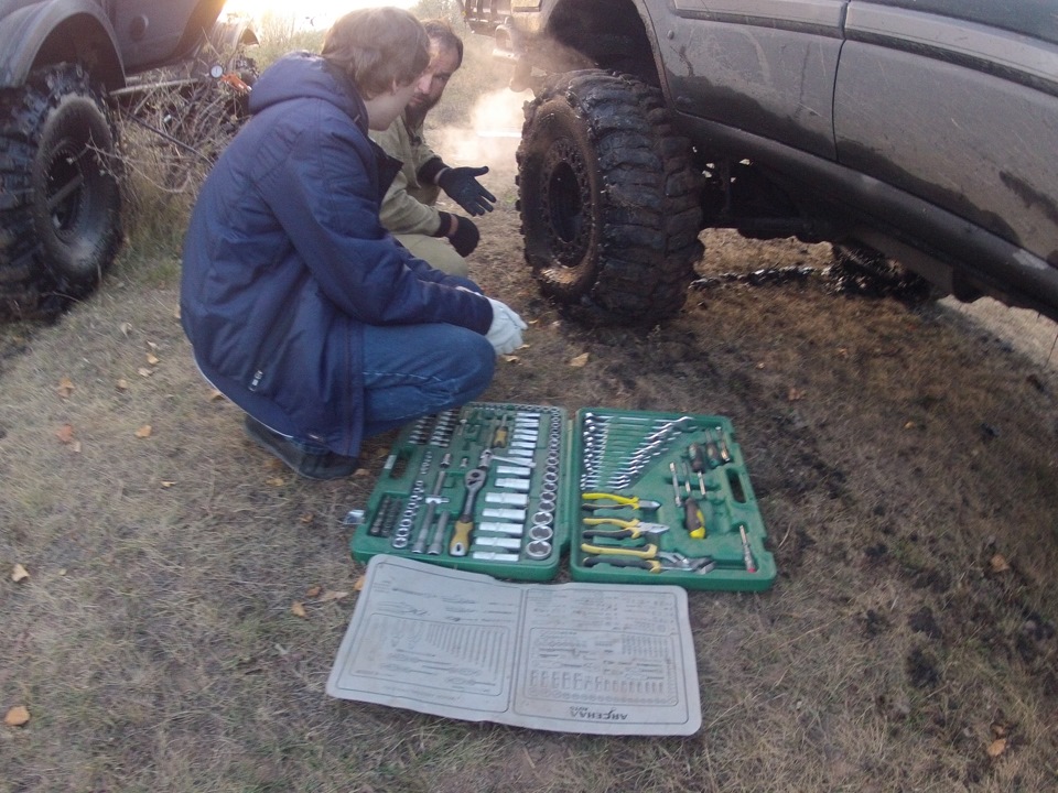 совещание — Toyota Land Cruiser 80