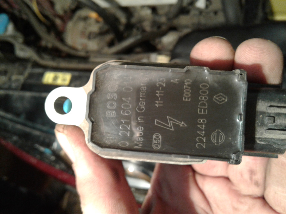 катушка — Nissan Qashqai (1G). Запчасти на фото: 22448ED800