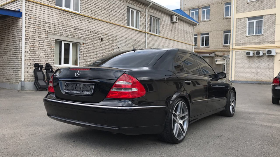 Mercedes-Benz E-Class 3.2 UNIQUE